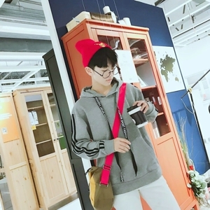 超帅的小清新95后男生头像