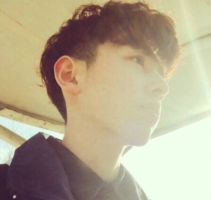 帅炸天的小清新高颜值帅气小男生头像