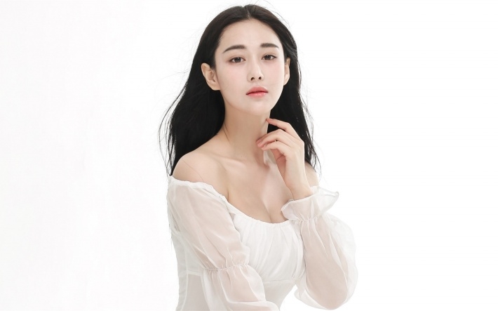 性感美女张馨予图片桌面壁纸