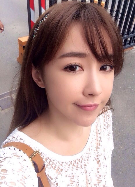 王婉珈甜美家居照 亭亭玉立
