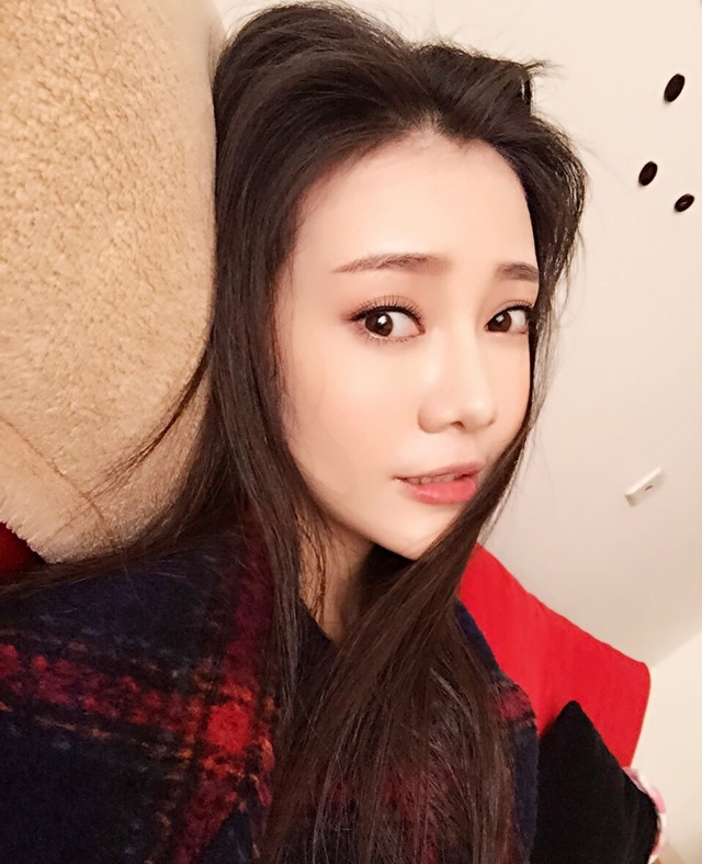 郭芮溪自拍照粉嫩萌呆