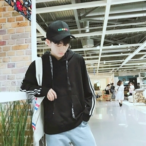超帅的小清新95后男生头像