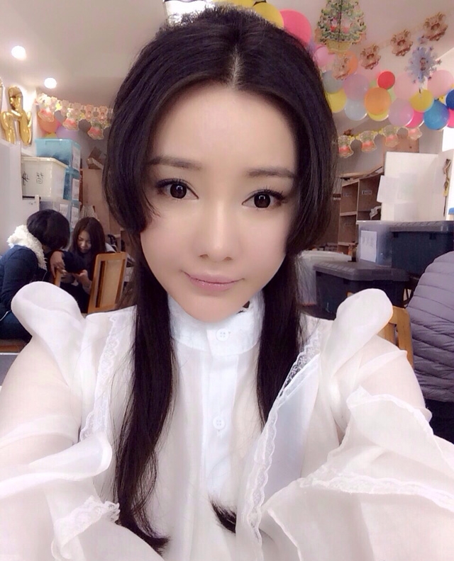 郭芮溪自拍照粉嫩萌呆