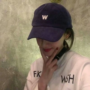 气质长发帅气美女微信头像