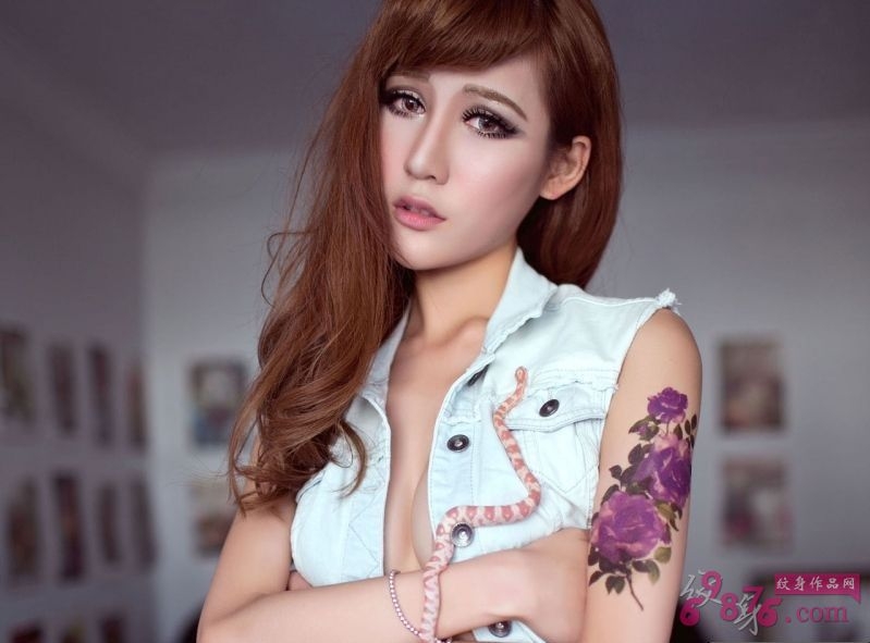 美眉漂亮手臂花臂纹身图片