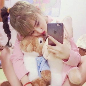 粉红系甜美可人小女生头像