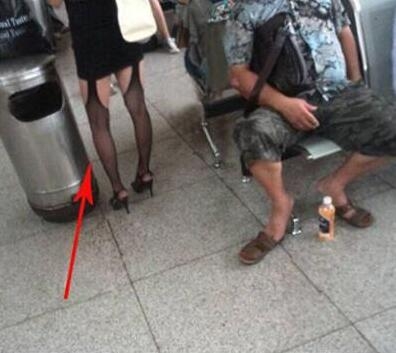 女汉子霸气坐姿搞笑图