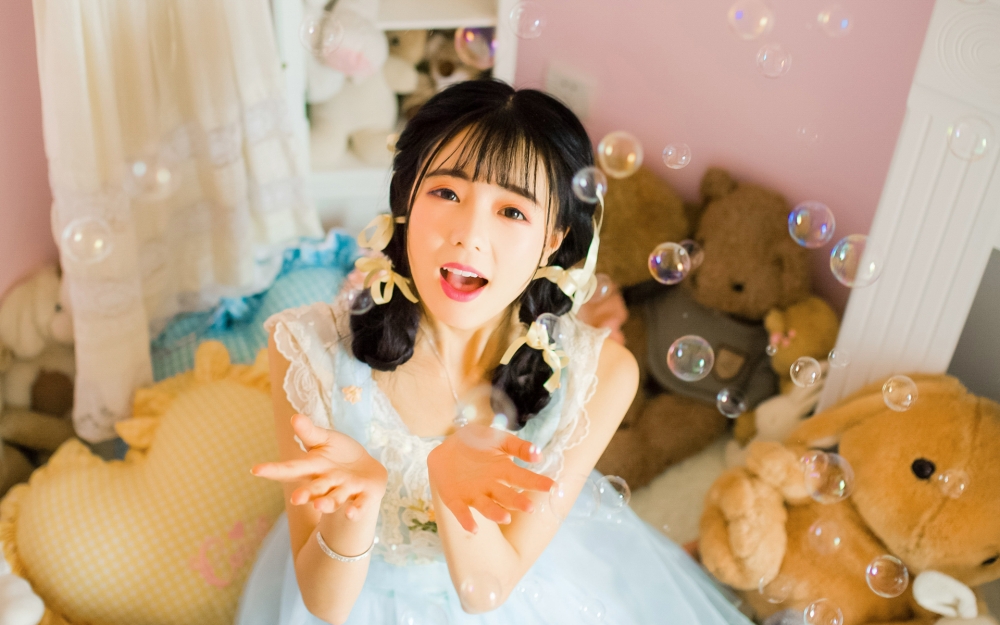 清纯美女唯美梦幻写真高清桌面壁纸