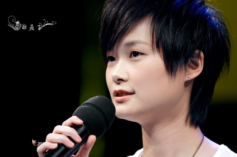 内地人气女歌手李宇春唯美图片