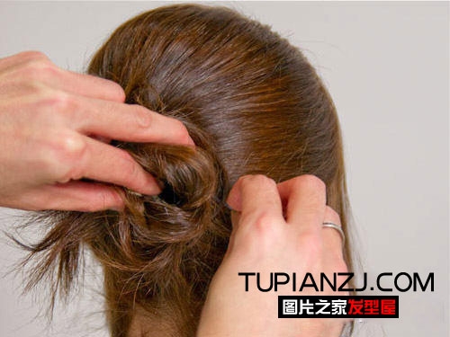 直发怎么扎发好看 七步轻松换造型