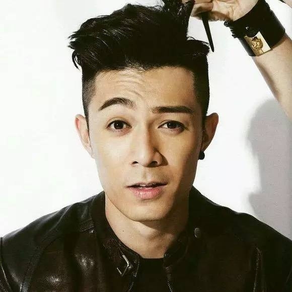 清爽的男士露额发型设计