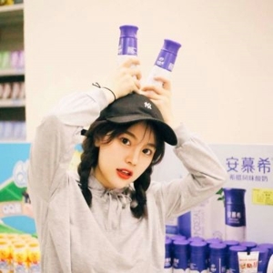 小家碧玉纯洁甜美女生头像