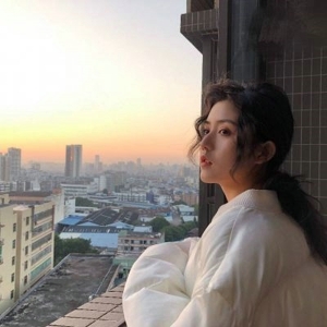 小家碧玉纯洁甜美女生头像