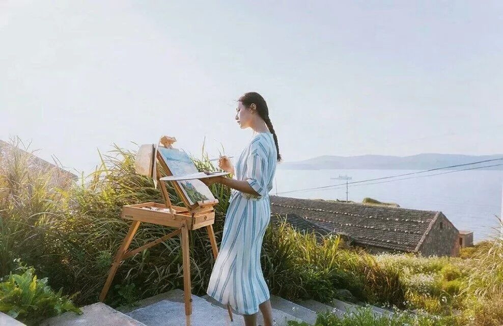 女孩子画画的时候        空气都变得温柔起来了