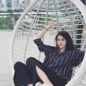 小家碧玉纯洁甜美女生头像