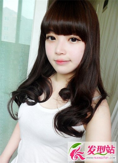 中长发女生今年流行的韩式卷发 时尚卷发打造唯美浪漫美女