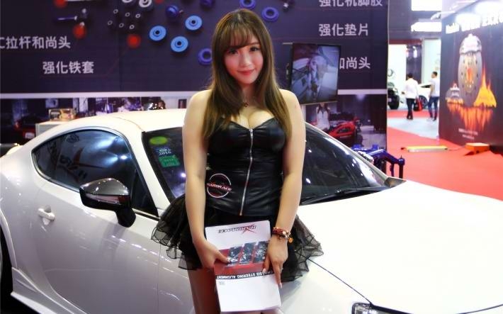 车模美女宽屏壁纸