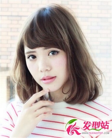 秋季中短发女生唯美烫发发型 修颜减龄卷发塑造时尚女生