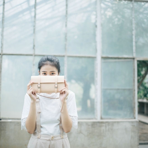 春天里的一眼深情回眸 森女系小清新少女照片