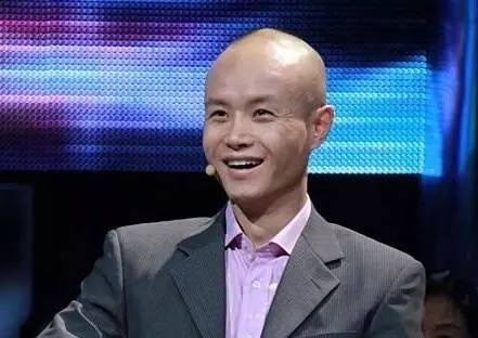 清爽的男士露额发型设计