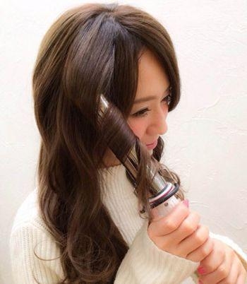 打败传统马尾 简单马尾的发型编法洋溢着青春朝气