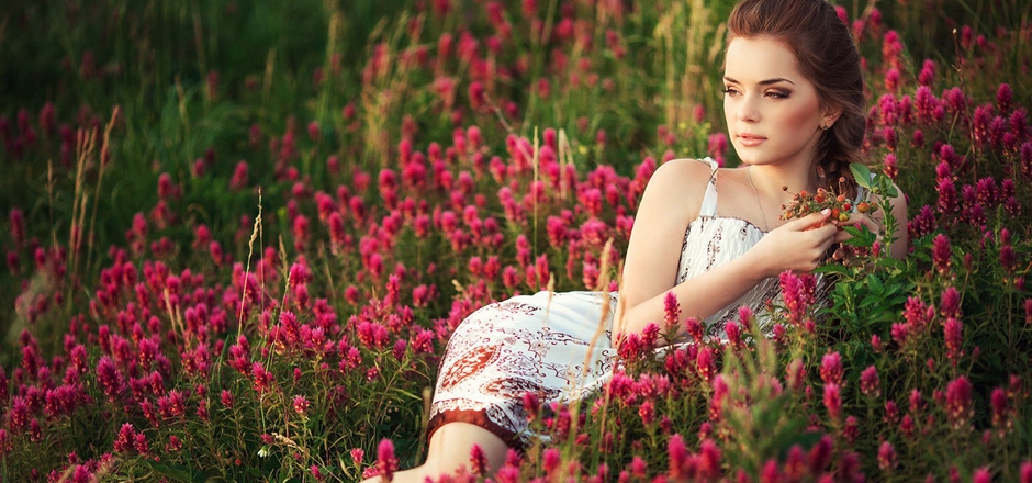 女孩，花，草，花场，草地，夏天，唯美桌面壁纸