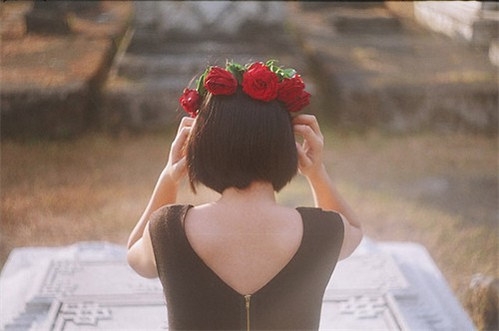 人生，没有爱情，其实也没什么  套花环唯美清新女生意境图片