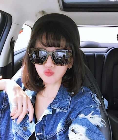 小清新短发萝莉照