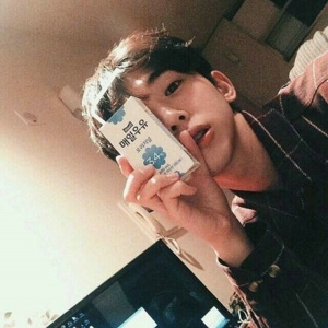白净简单多才小鲜肉男生头像