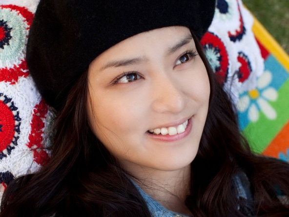 清纯美女户外活动高清壁纸
