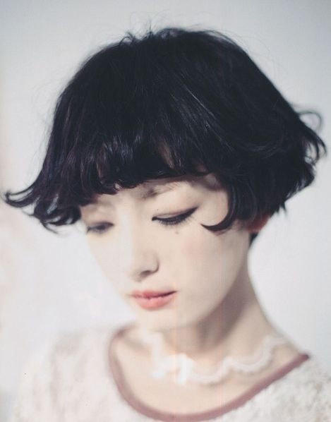 最受欢迎的女生短卷发 梨花头抢眼