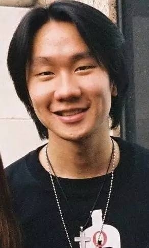 清爽的男士露额发型设计