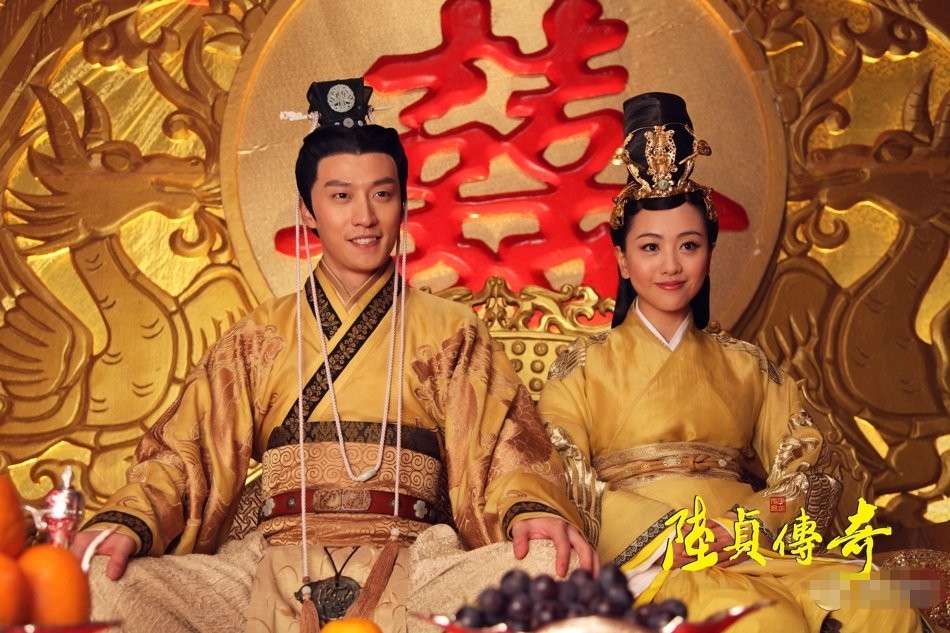 身穿红色嫁衣的优雅女星杨蓉图集