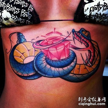 腹部钻石大蛇纹身图案