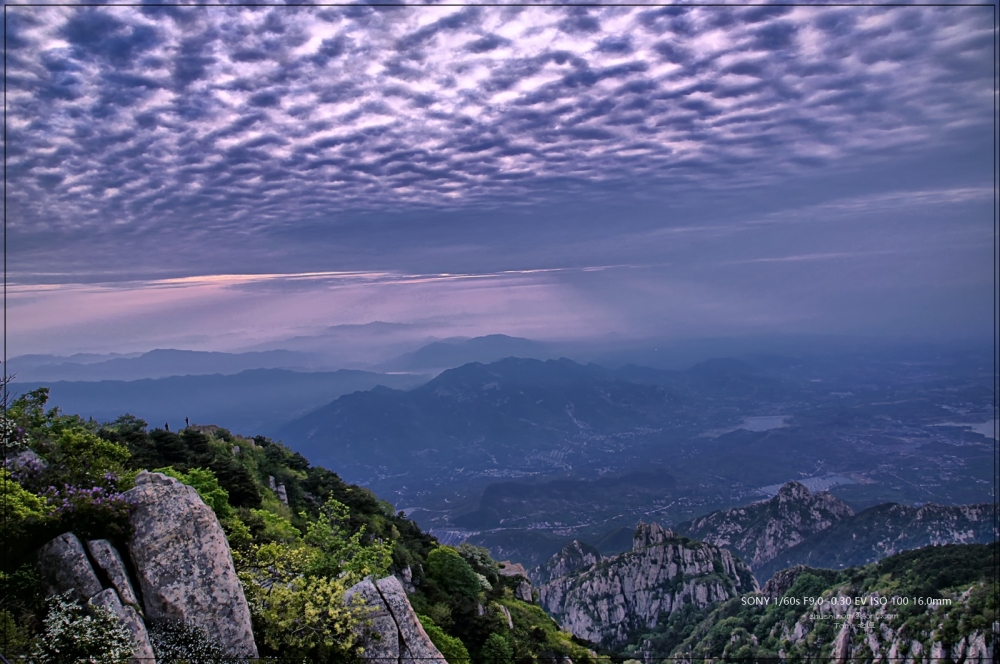 泰山之巅的风景图片