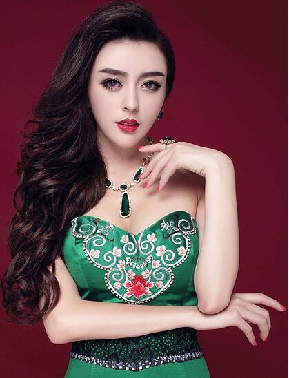 三十几岁的女人适合烫什么样的发型？