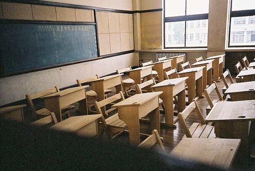 装满青春记忆的校园教室小清新图片
