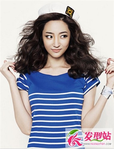 长发女生流行的韩式卷发发型 时尚卷发让你魅力无穷