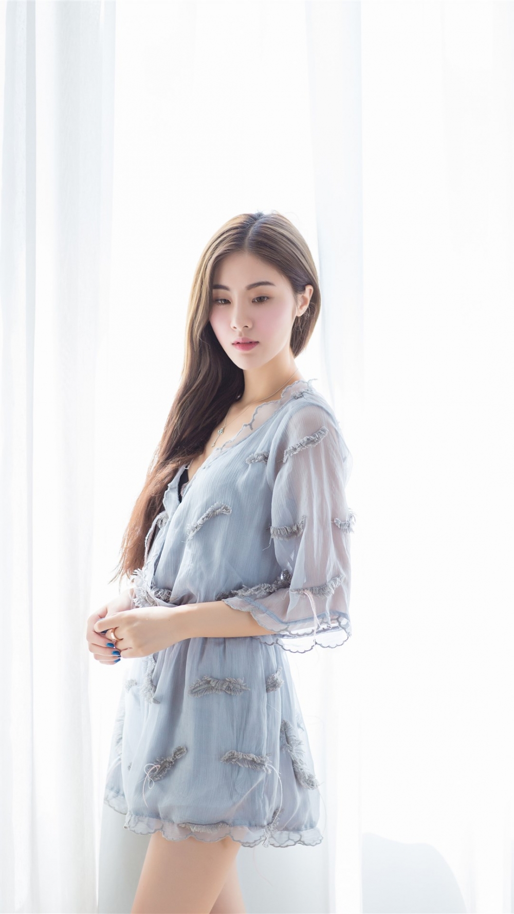 性感清纯美女居家写真手机壁纸