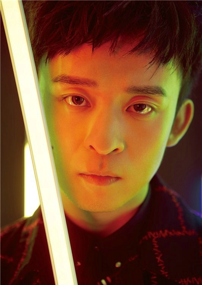 Watching you!董子健封面大片眼神都是戏
