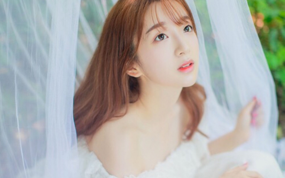治愈系长发美女唯美梦幻写真桌面壁纸