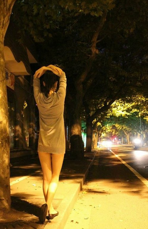 路遇到漂亮妹子为毛我好像发现了什么？