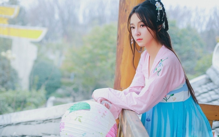 古典优雅气质美女写真电脑壁纸