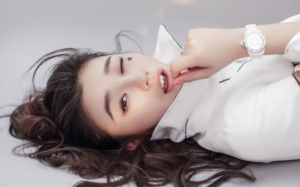 星女郎林允唯美时尚写真图片桌面壁纸