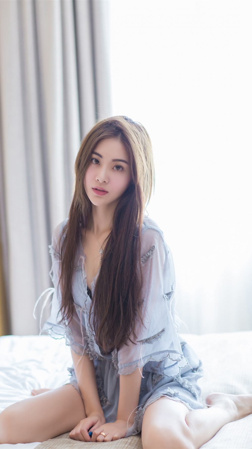 性感清纯美女居家写真手机壁纸