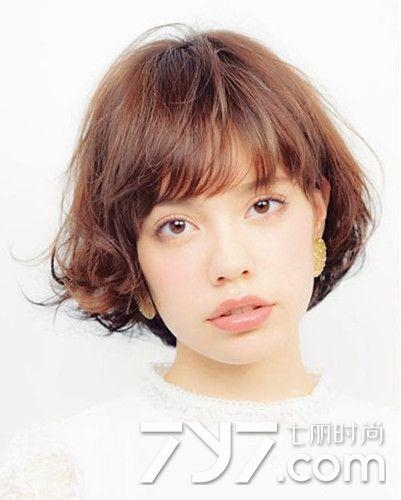 方形脸适合剪短发吗 烫卷短发可以修饰脸形