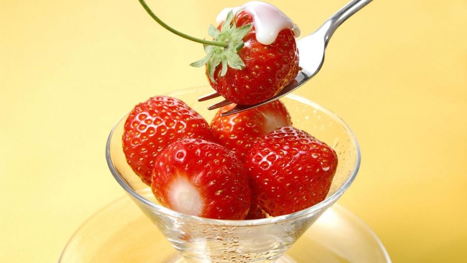 美味水果草莓笔记本壁纸