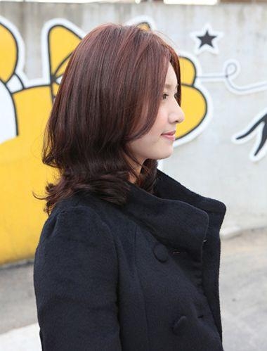 三十几岁的女人适合烫什么样的发型？