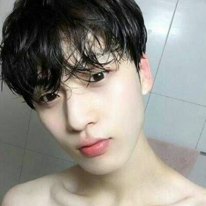 一个人，一座城，等一个你  伤感拽拽个性男生头像