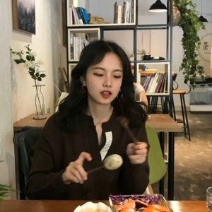 小家碧玉纯洁甜美女生头像